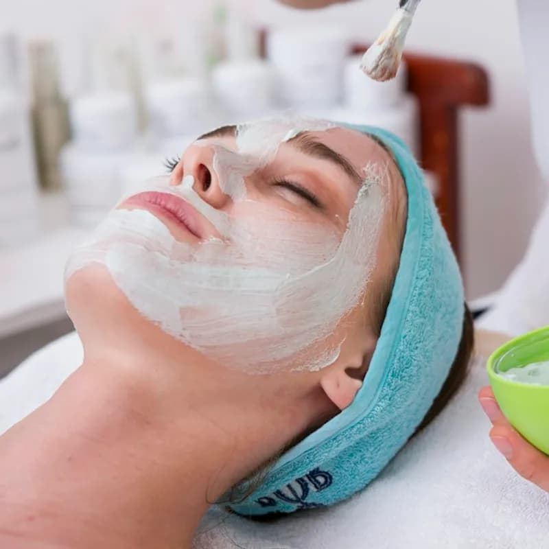 Detalhe de um protocolo facial em andamento